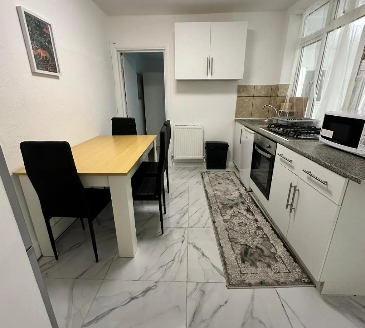 3 Bedroom Flat Millais Rd London 0*,