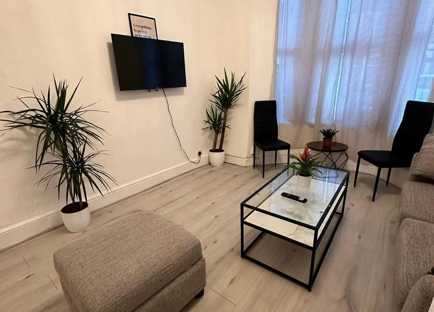 Apartment 3 Bedroom Flat Millais Rd London